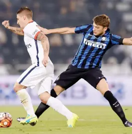  ?? GETTY IMAGES ?? Sfida tra registi: Marco Verratti tenta di sfuggire alla marcatura di Adem Ljajic
INTER (4-2-3-1):
PARIS SAINT GERMAIN (4-3-3):