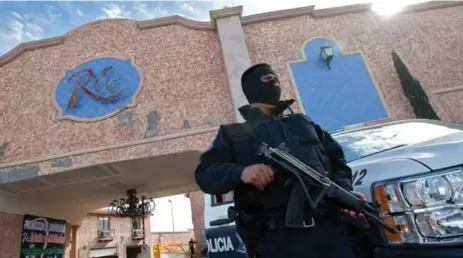  ?? JESUS ALCAZAR/AFP/GETTY IMAGES ?? Police in the Mexican city of Juarez are being billeted in guarded hotels after a string of targeted assassinat­ions left eight officers dead in January.