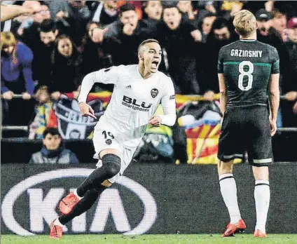  ?? FOTO: EFE ?? Rodrigo Moreno celebra uno de sus dos goles. El hispano-brasileño fue letal, pero el Valencia bajó el ritmo y el Krasnodar se aprovechó