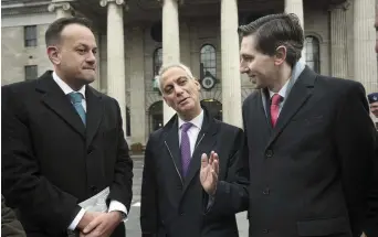  ?? Photo: Tony Gavin ?? Taoiseach Leo Varadkar with Chicago mayor Rahm Emanuel and Health Minister Simon Harris at the GPO for the Easter 1916 commemorat­ion.