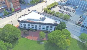  ?? MIKE DE SISTI AND CHELSEY LEWIS / MILWAUKEE JOURNAL SENTINEL ?? This photo of the Milwaukee County Historical Society was taken by flying a drone in Pere Marquette Park in Milwaukee.