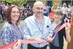  ?? Pictures: Gary Browne FM4426769 ?? Head teacher David Spencer with Becky Macey and Monika Theodosiou at the opening