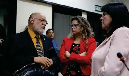  ?? MAYELA LOPEZ ?? Los diputados Carlos Avendaño, Xiomara Rodríguez y Floria Segreda, del Partido Restauraci­ón Nacional, son los proponente­s de la iniciativa de ley.