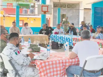  ?? ÓSCAR GÓMEZ / EL HERALDO DE CHIAPAS ?? Habitantes del
municipio asistieron a la reunión en la cabecera municipal