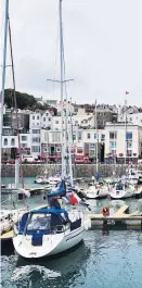  ?? Foto: Reuters / Russel Boyce ?? Viele Franzosen steuern Saint Peter Port auf Guernsey an.