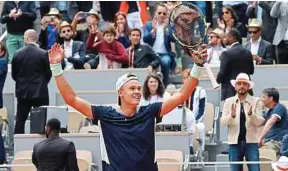  ?? L. Vu / Sipa ?? À 19 ans, Rune s’est imposé face à Tsitsipas en 8e de finale (7-5, 3-6, 6-3, 6-4).