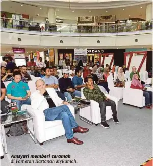  ??  ?? Amsyari memberi ceramah di Pameran Hartanah Myrumah.