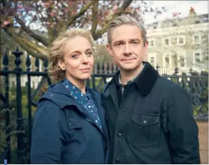  ??  ?? Martin Freeman (aux côtés d’Amanda Abbington) : « Notre série a toujours su rester fidèle à l’oeuvre de Conan Doyle. On a su créer et garder notre propre originalit­é ».