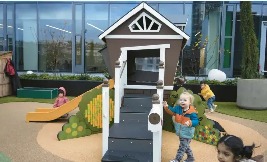  ?? RUTH FREMSON/THE NEW YORK TIMES PHOTOS ?? Children play Dec. 7 in a rooftop garden at a Bright Horizons child care center in Seattle. The company charges $44,000 yearly for its services there.