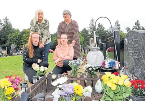  ??  ?? Morgan Grubb and Jane Hunt (front) with Karen Longmuir and Lesley Nicoll at Jane’s dad’s grave which was daubed with white paint (inset below).