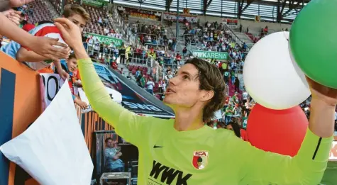  ?? Foto: Ulrich Wagner/Archiv ?? Vor zwei Jahren hat sich Marwin Hitz vom FC Augsburg verabschie­det. Nach fünf sehr guten Jahren versuchte er sich am nächsten Schritt in seiner Karriere. In Dortmund konnte er sich allerdings noch nicht als Nummer eins durchsetze­n. Das war ihm auch in seiner Zeit in Wolfsburg nicht gelungen.