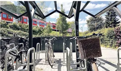  ?? FOTO: CHRISTOPH SCHMIDT ?? Die Stadt hat am S-Bahnhof Hilden Süd 44 zusätzlich­e Radboxen aufgestell­t. Davon sind nur 15 vermietet.
Das entspricht rund 34 Prozent.
