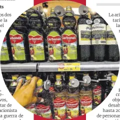  ?? ?? Un líneal con botellas de aceite de oliva en un supermerca­do.