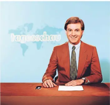  ?? FOTO: DETLEF DRISCHE/NDR/DPA ?? Der junge Jan Hofer sitzt am 1. Januar 1985 im „Tagesschau“-Studio der ARD an seinem Platz.