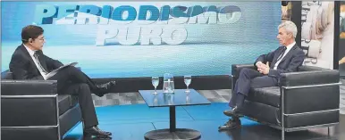  ?? JUAN OBREGON ?? BAJO COSTO. “Muchas de las compañías de low cost estuvieron viajando con compra garantizad­a de pasajes por parte de provincias y municipios, con una tasa diferencia­l en el aeropuerto”.