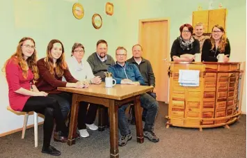  ?? Foto: Werner Schuster ?? Die Theatergru­ppe in Gottmannsh­ofen: (von links) Sabrina Gross, Delia Geißler, Sigrid Sailer, Mathias Kotonski, Gerd Klein, Wer ner Schuster, Caroline Klein, Karl Wachinger und Eva Bähr.