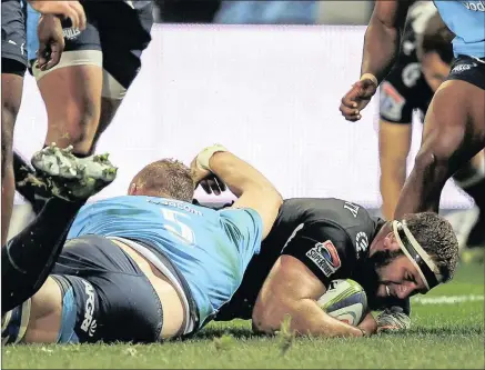  ??  ?? A TRY BUT IT’S A LOST CAUSE: Thomas du Toit dots down for the Sharks against the Bulls at Kings Park last night. Picture: BackpagePi­x