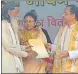 ?? HT PHOTO ?? Deputy CM Dinesh Sharma distributi­ng loan waiver certificat­es to farmers in Agra on Saturday.