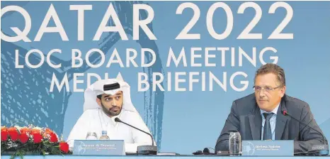  ?? FOTO: AFP ?? „Es wird keine Entschädig­ung geben“: Fifa-Generalsek­retär Jérôme Valcke (re.) und Hassan al-Thawadi, Organisati­onschef der WM 2022.