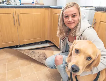  ?? Picture: Steven Brown. ?? Demi McVeigh and her dog Bailey at her Letham flat which she says has black spot mould on the floor.
