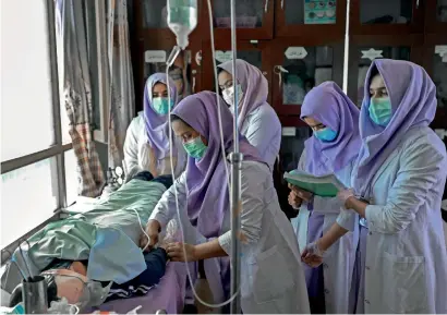  ?? AFP ?? Students attend a class at the Community Midwifery Education School in Maidan Shar of Wardak province. —