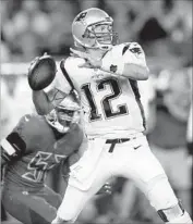  ?? Jason Behnken Associated Press ?? TOM BRADY COMPLETED 30 of 40 passes for 303 yards and a touchdown against the Buccaneers.