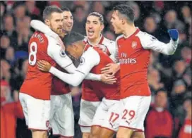  ?? REUTERS ?? Arsenal players celebrate their first goal against Everton on Saturday.