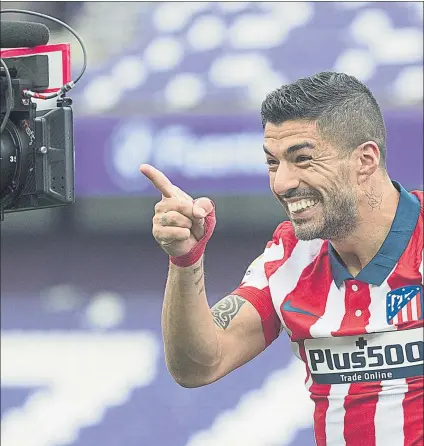  ?? FOTO: SIRVENT ?? Luis Suárez, celebrando el gol que logró en Valladolid y que acabó dando Laliga al conjunto colchonero