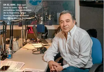  ??  ?? EN EL AIRE. Dice que hace la radio “con más periodista­s independie­ntes de la Argentina, como Romina Manguel, Daniel Santoro y Mónica Gutiérrez".