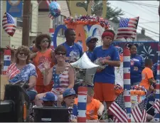  ?? MEDIANEWS GROUP FILE PHOTO ?? Collingdal­e Athletic Club takes part in the Collingdal­e 4th of July parade last year.