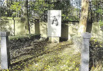  ?? Foto: Vojenský historický ústav ?? Obětem komunismu Kraus byl popraven komunisty a jako takový byl považován za oběť politickéh­o teroru. I jemu tak patří pomník, který stojí na Ďáblickém hřbitově.