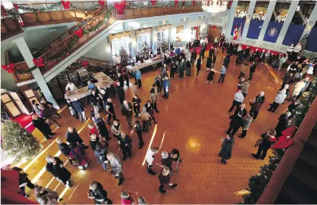  ?? TIMES COLONIST ?? Visitors mingle at last year’s levee at Government House. This year’s event runs from 10 a.m. to noon at 1401 Rockland Ave.