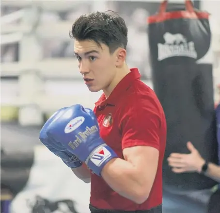  ??  ?? Luke O’Nien and Jimmy Dunne were at Birtley Boxing Club this week to prepare for their big clash against Luton.