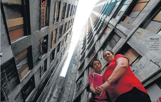  ?? FOTOS: NILTON FUKUDA / ESTADÃO ?? Migrante. A ex-moradora de rua Severina Conceição, com o filho