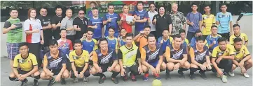  ??  ?? Dr Ong (seventh right, standing) presenting the cheque of RM3,000 to Churchill while VIPs, guests and players look on