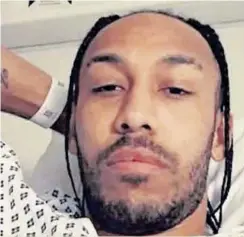  ??  ?? Aubameyang ha colgado esta foto en el hospital en su Instagram