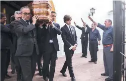  ?? Foto: EFE ?? Während der Beerdigung wurde unter anderem die Franco-Hymne „Cara al Sol“gesungen.