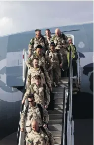  ?? AMBER BRACKEN / POSTMEDIA NEWS FILES ?? Soldiers disembark from Afghanista­n at Edmonton airport. The Canadian Forces are allowing its members to wear beards, though only up to 2 centimetre­s in length.
