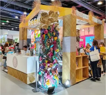  ?? PHOTOGRAPH COURTESY OF TOURISM ?? VARIOUS knickknack­s such as Christmas decoration­s, indigenous items and other features are showcased by the Department of Tourism regional offices during the North Luzon Travel Fair at the SMX Convention Center inside the Clark Freeport Zone.