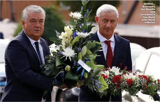  ?? Picture: JULIAN HAMILTON, PA ?? United... Everton’s Ian Snodin and Liverpool’s Ian Rush with floral tributes