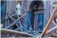  ?? Foto: Italienisc­he Feuerwehr via Twitter, dpa ?? Die Trümmer der eingestürz­ten Kirche.