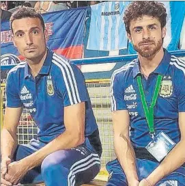  ??  ?? Lionel Scaloni y Pablo Aimar no seguirán juntos en el banquillo FOTO: AFA