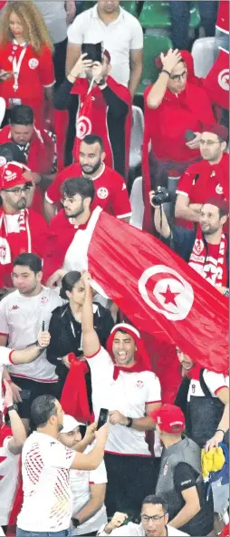  ?? (أنطونين ثولير/ فرانس برس) ?? الجماهير التونسية تأمل بتألق منتخبها الشبابي