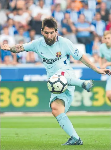  ?? FOTO: MANEL MONTILLA ?? Messi marcó dos goles, pero pudo hacer más: envió un balón al larguero y Pacheco le paró un penalti