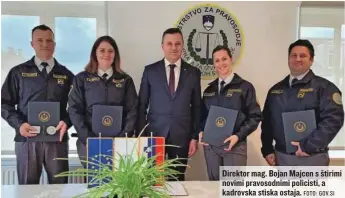  ?? FOTO: GOV.SI ?? Direktor mag. Bojan Majcen s štirimi novimi pravosodni­mi policisti, a kadrovska stiska ostaja.