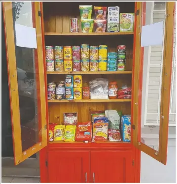  ??  ?? A free food pantry sits outside Everett’s home.