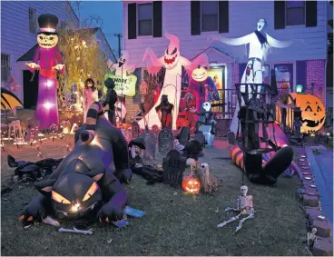  ?? [DOUG HOKE PHOTOS / THE OKLAHOMAN] ?? Quite a fright at 2620 NW 25.