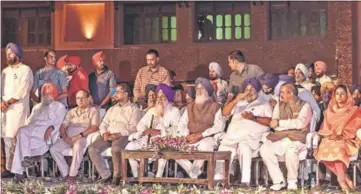  ?? GURPREET SINGH/HT ?? (From right) Union minister Harsimrat Kaur Badal, Punjab BJP chief Vijay Sampla, deputy chief minister Sukhbir Singh Badal, chief minister Parkash Singh Badal, Akal Takht jathedar Giani Gurbachan Singh and local bodies minister Anil Joshi with other...