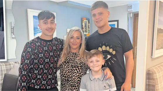  ?? ?? Sorely missed
Jamie with mum Debbieanne and brothers Oscar and Bailey who are struggling with his loss