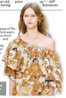  ??  ?? At Chloe, 70s sepiatoned florals came larger than life.